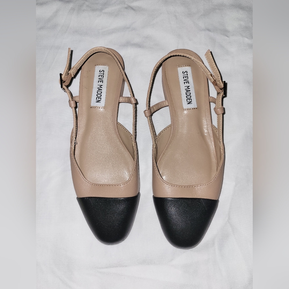 Steve Madden Beige and Black Loafers